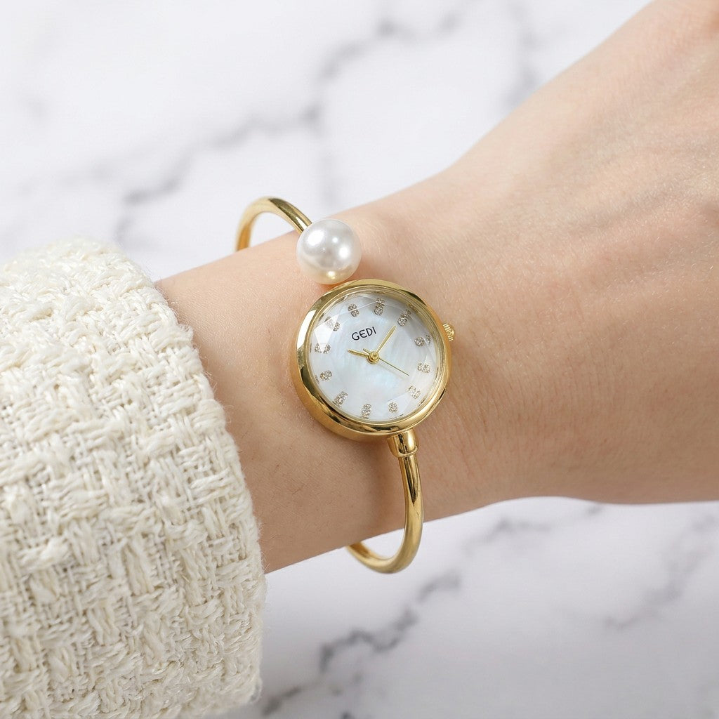 gold-bangle-pearl-watch-hand-display-luna-precision